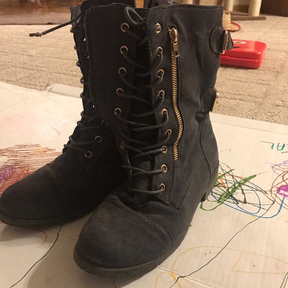Black/charcoal lace up combat boots